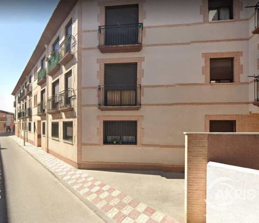 Condominium in Cedillo del Condado, Castille-La Mancha 11519247