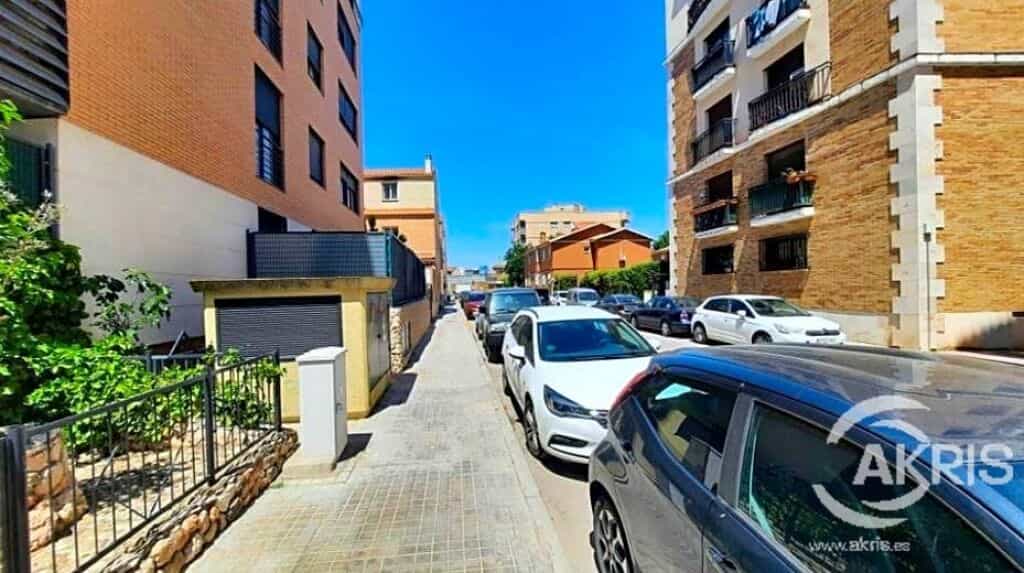 Condominium in Ocaña, Castilla-La Mancha 11519251