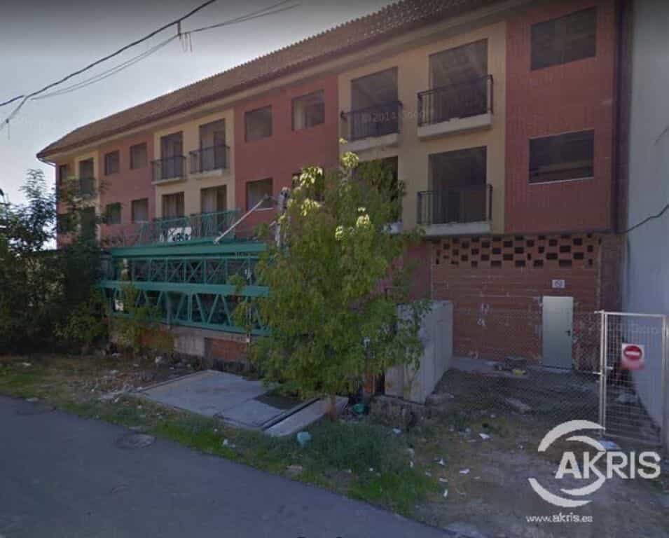 Condominium in Cedillo del Condado, Castilië-La Mancha 11519269