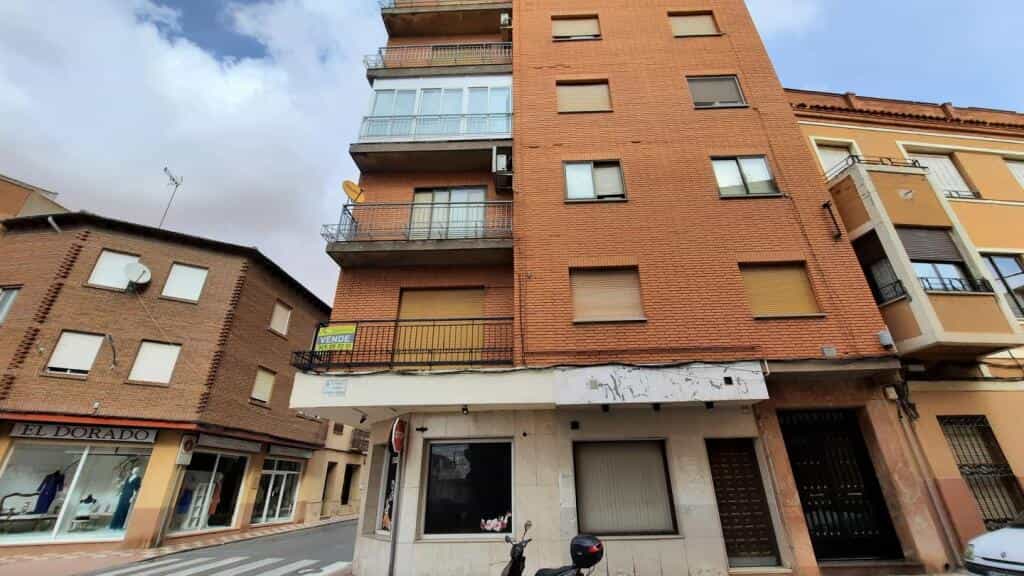 Condominium in Quintanar de la Orden, Castilië-La Mancha 11519278