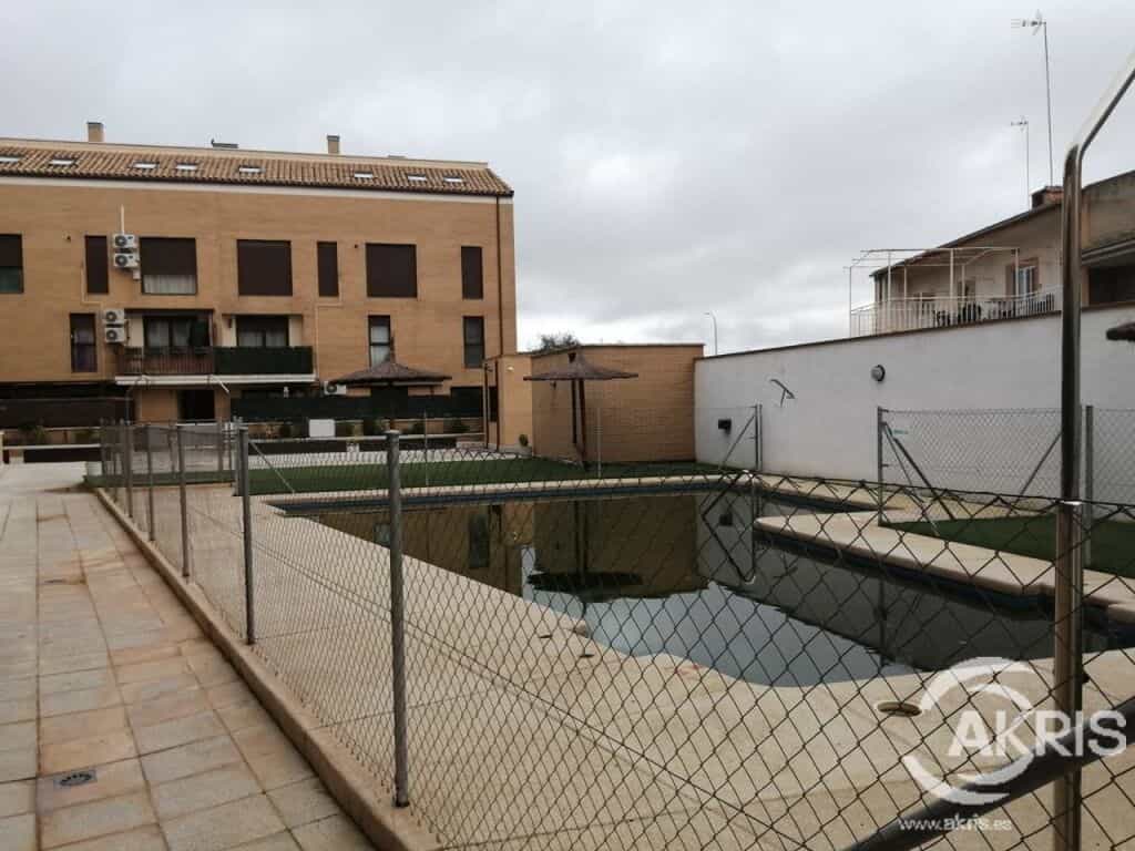 Condominium in La Alameda de la Sagra, Castille-La Mancha 11519292