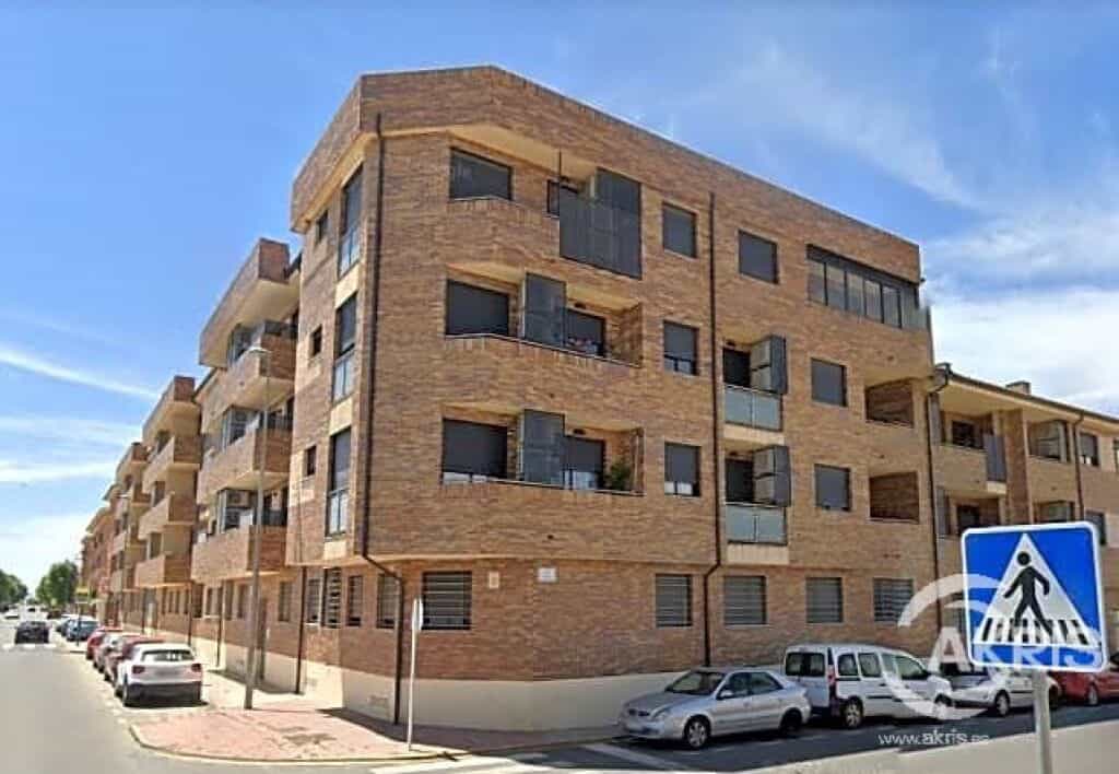 Condominium in Fuensalida, Castilla-La Mancha 11519306