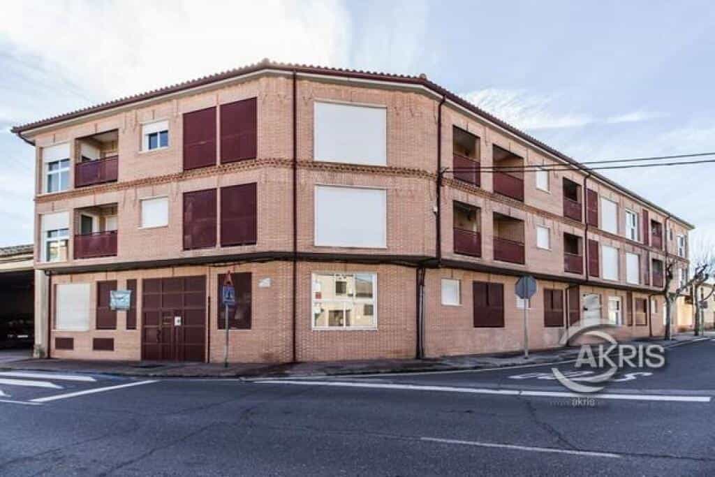 Condominio nel Calera y Chozas, Castiglia-La Mancia 11519412
