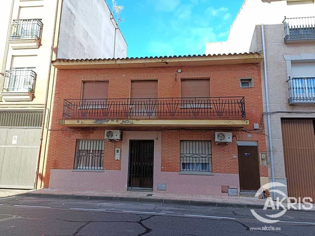 Condominium in Fuensalida, Castille-La Mancha 11519422
