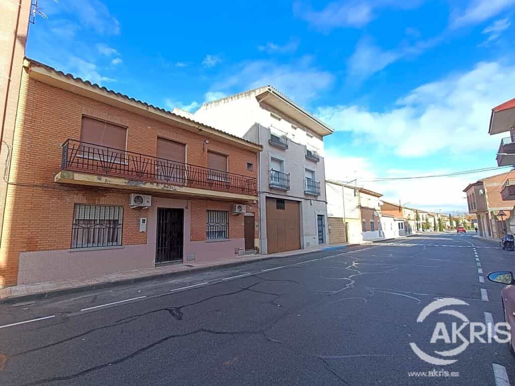 Condominium in Fuensalida, Castilla-La Mancha 11519422