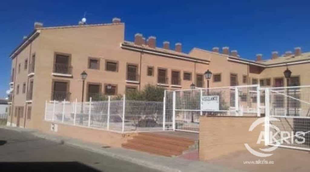 Condominium in La Alameda de la Sagra, Castille-La Mancha 11519465