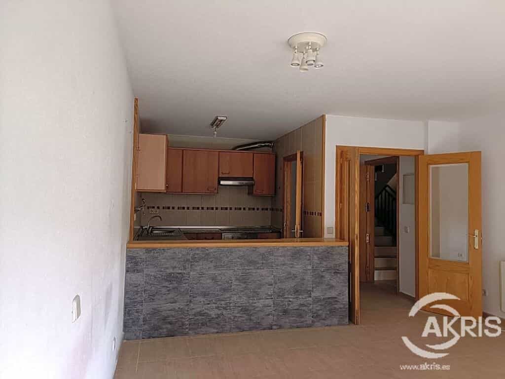 Condominium in Almorox, Castille-La Mancha 11519475
