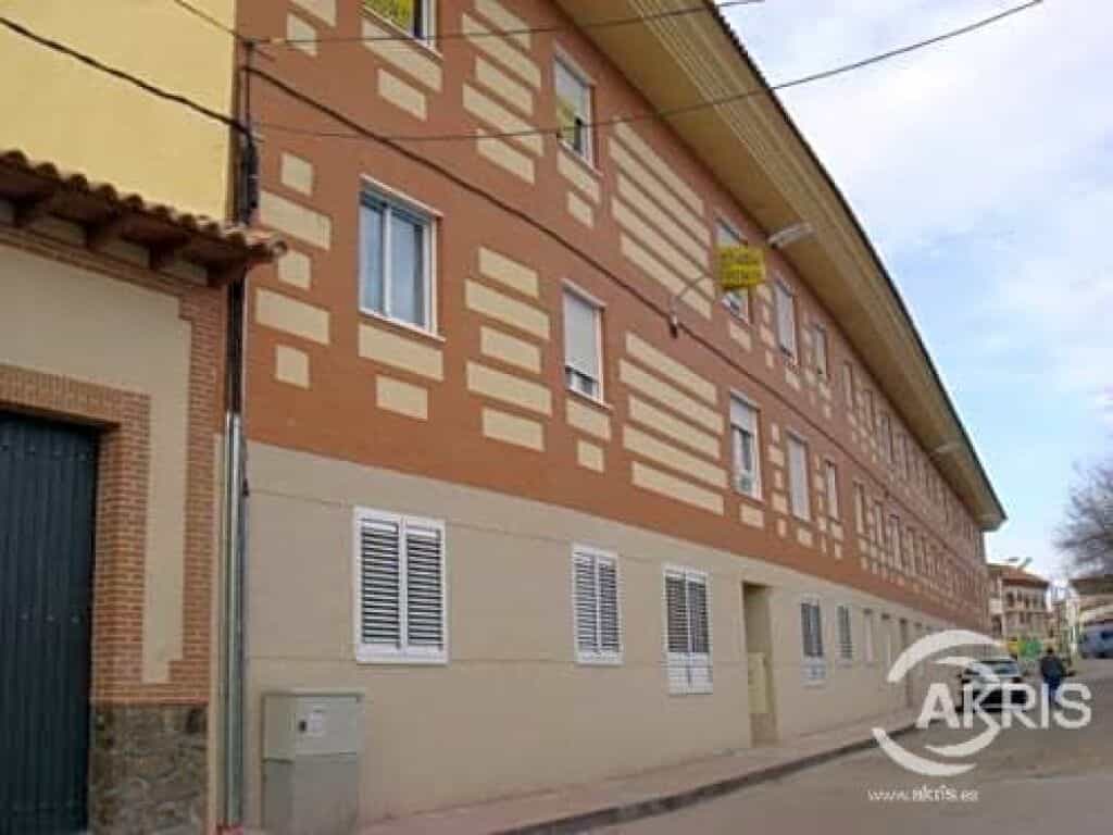 Condominium in Gerindote, Castille-La Mancha 11519510