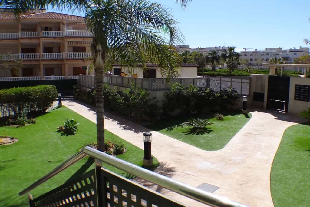 Condominium in Pueblo Latino, Comunidad Valenciana 11519657