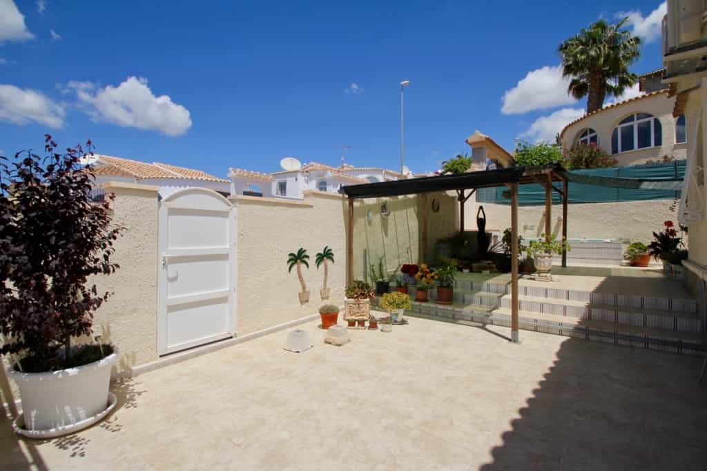 House in San Miguel de Salinas, Valencia 11520521