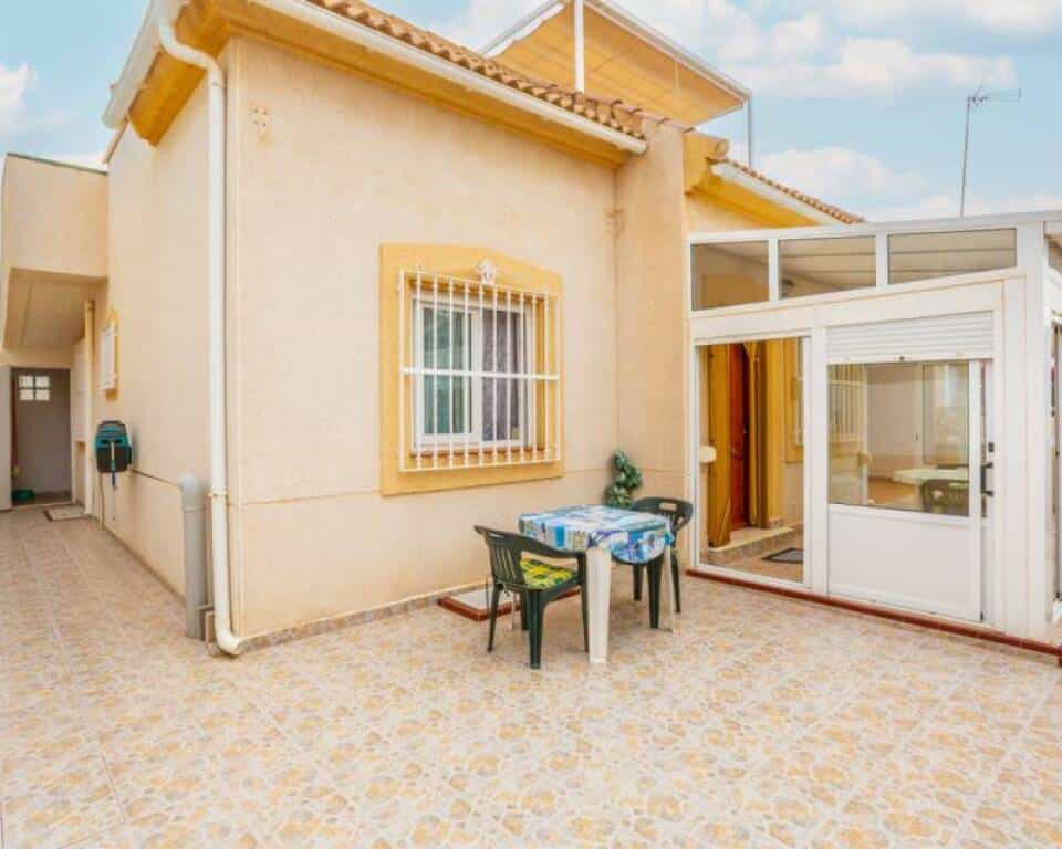 House in Torrevieja, Comunidad Valenciana 11520533
