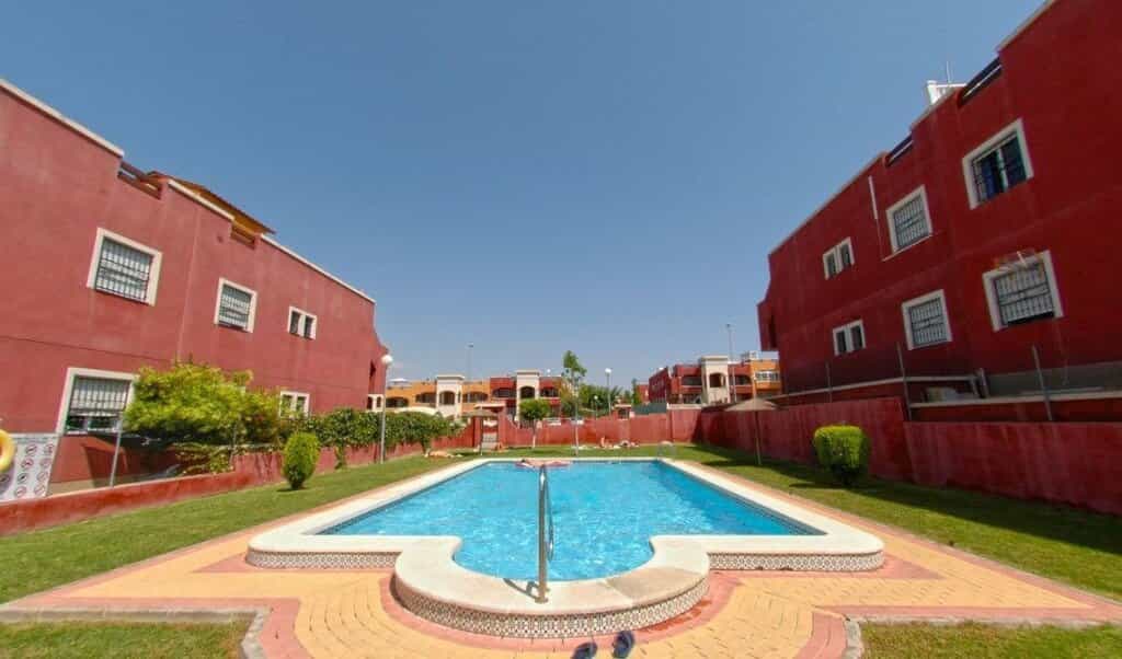 Condominium in Orihuela, Comunidad Valenciana 11520748