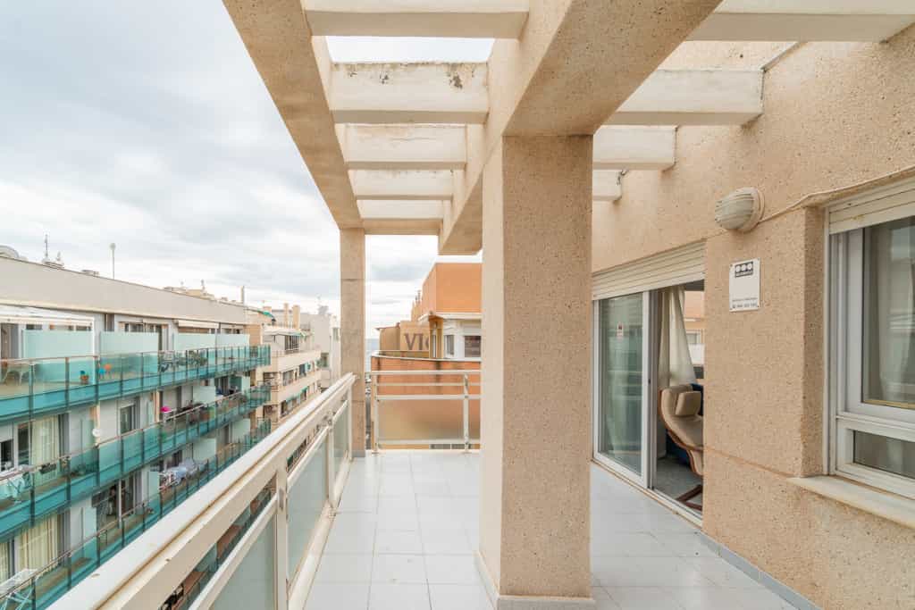 Eigentumswohnung im Torrevieja, Valencia 11520754