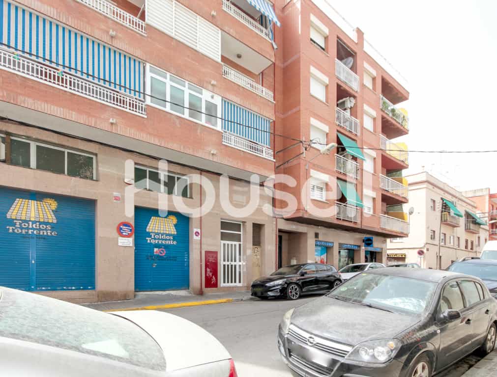 Condominium in Santa Coloma de Gramenet, Catalunya 11521704