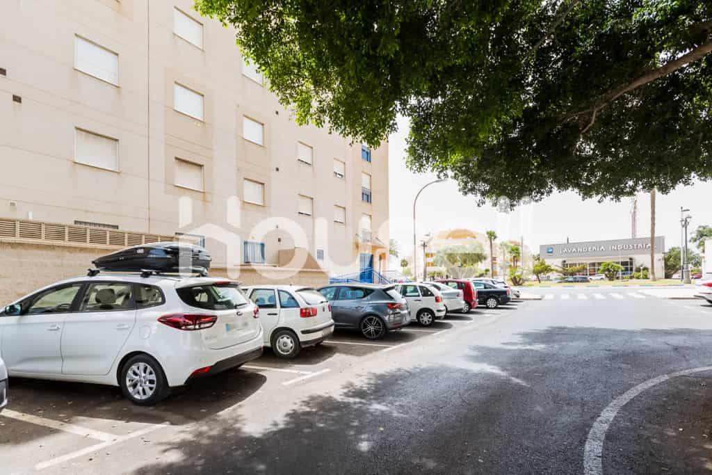 Condominium in Roquetas de Mar, Andalucía 11521707