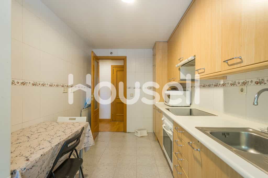 Condominium in Madrid, Comunidad de Madrid 11522532
