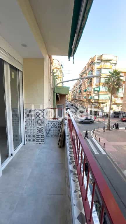 Condominium in Alicante, Valencia 11522747
