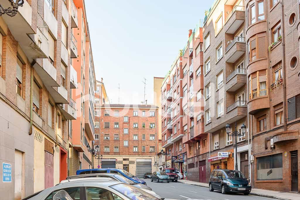 公寓 在 Oviedo, Principado de Asturias 11522808