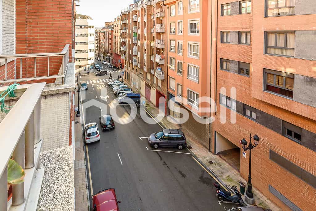 公寓 在 Oviedo, Principado de Asturias 11522808