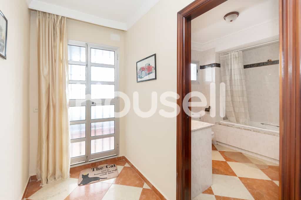 Condominium in Brenes, Andalucía 11522833