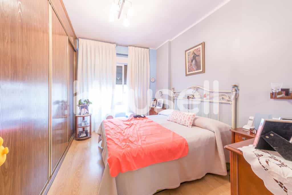Condominium in Madrid, Comunidad de Madrid 11523026