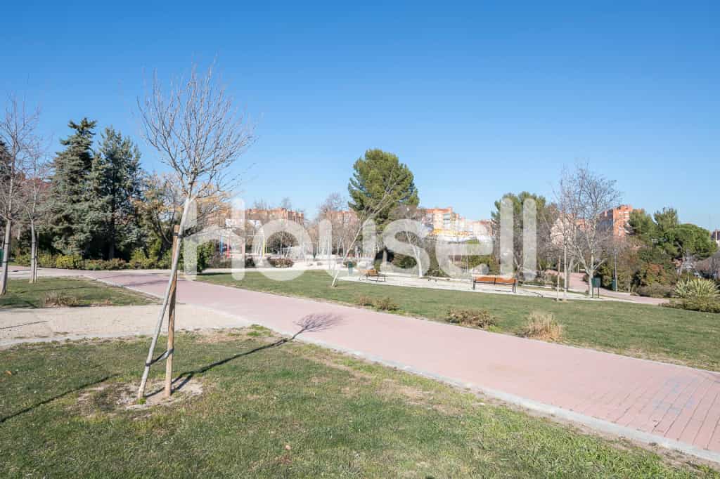 Condominium in Madrid, Comunidad de Madrid 11523333