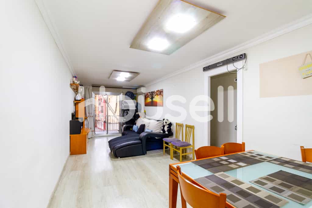 Квартира в Сан-Адріан-де-Бесос, Каталонія 11523415