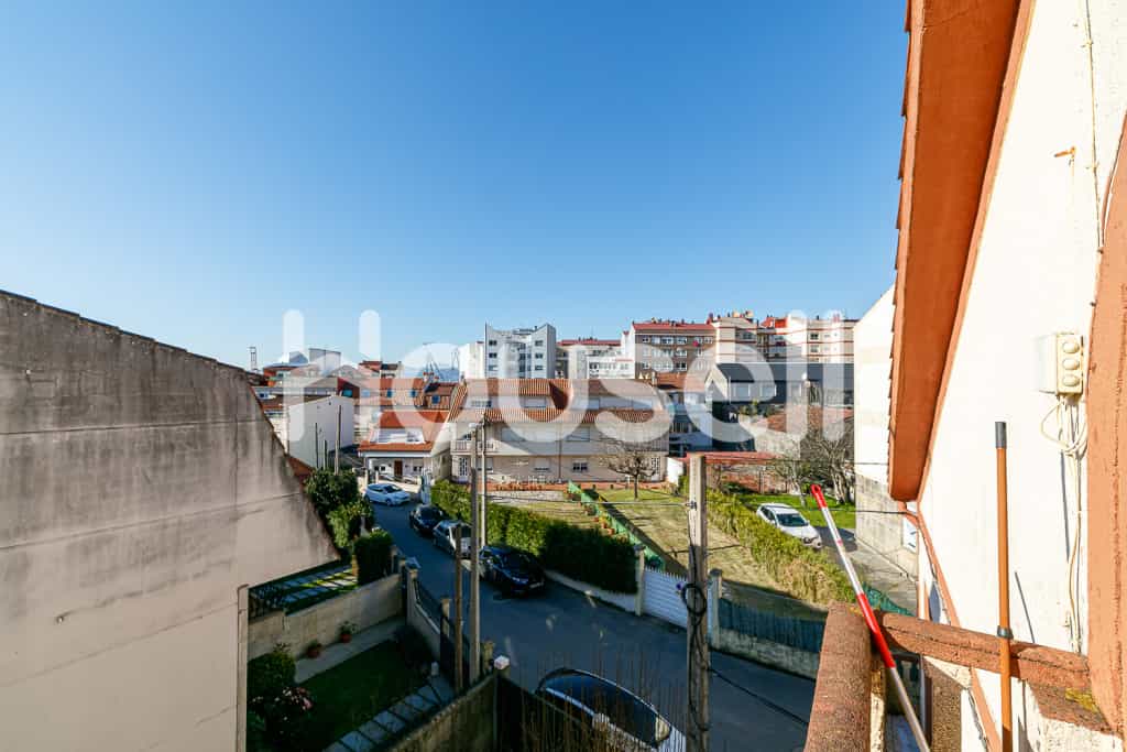 Condominium in Vigo, Galicia 11523429