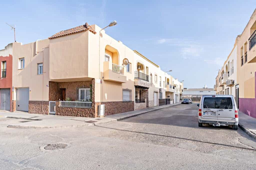 Будинок в El Ejido, Andalucía 11523481