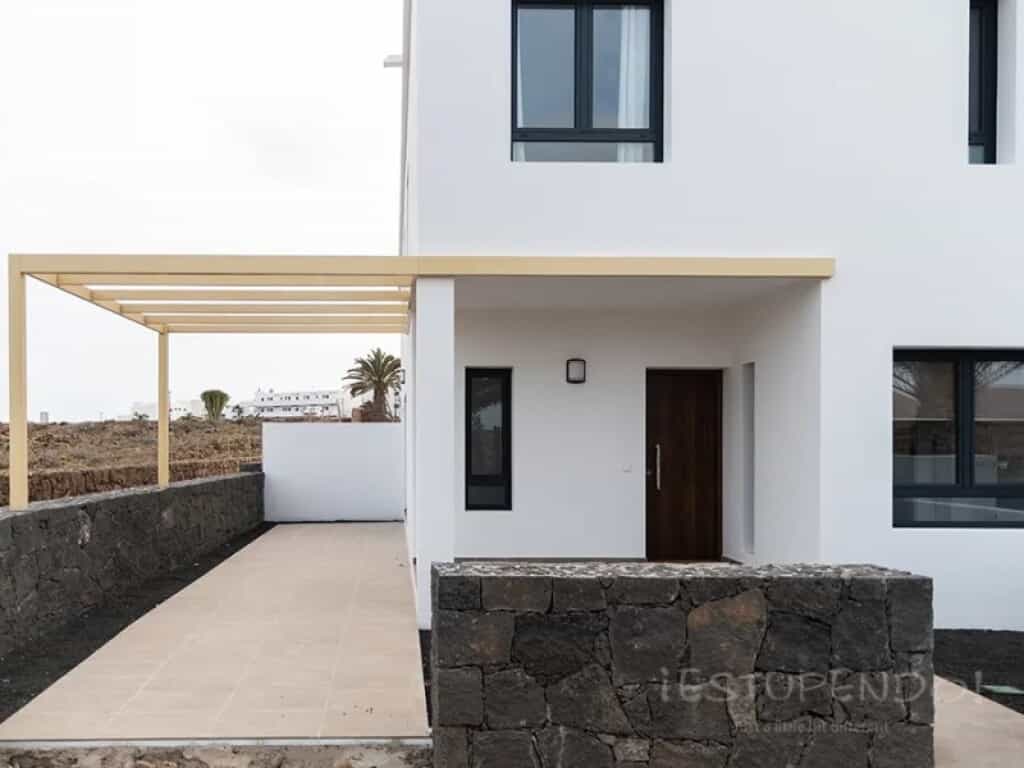 жилой дом в Playa Blanca, Canarias 11523629