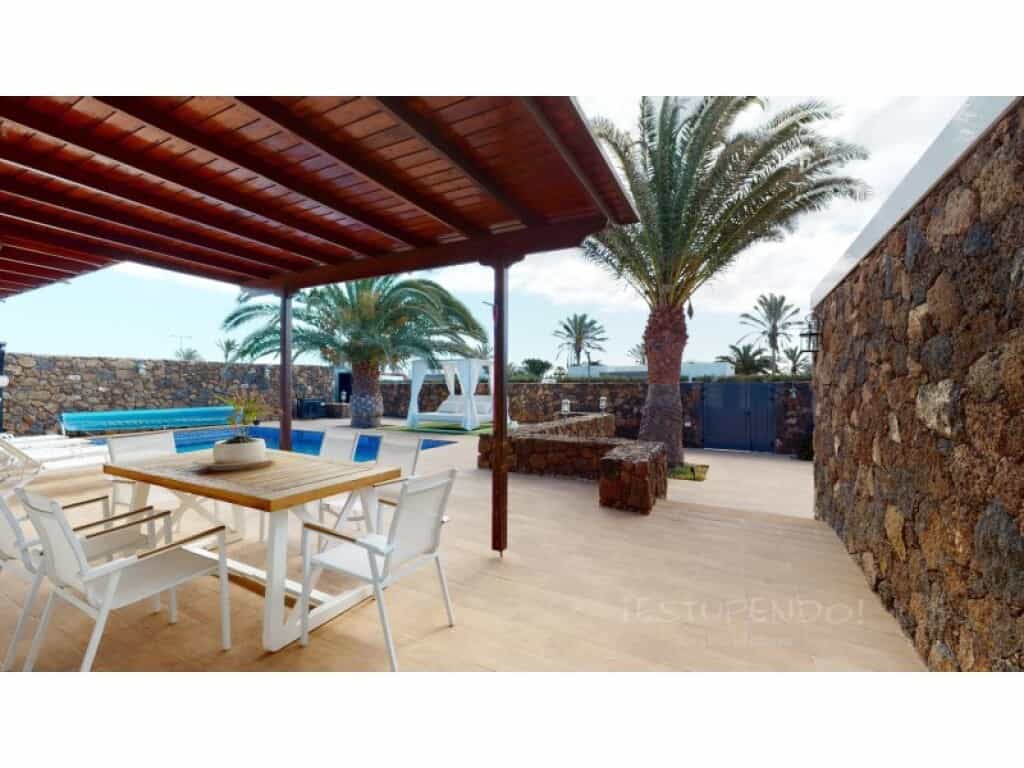 жилой дом в Playa Blanca, Canarias 11523643