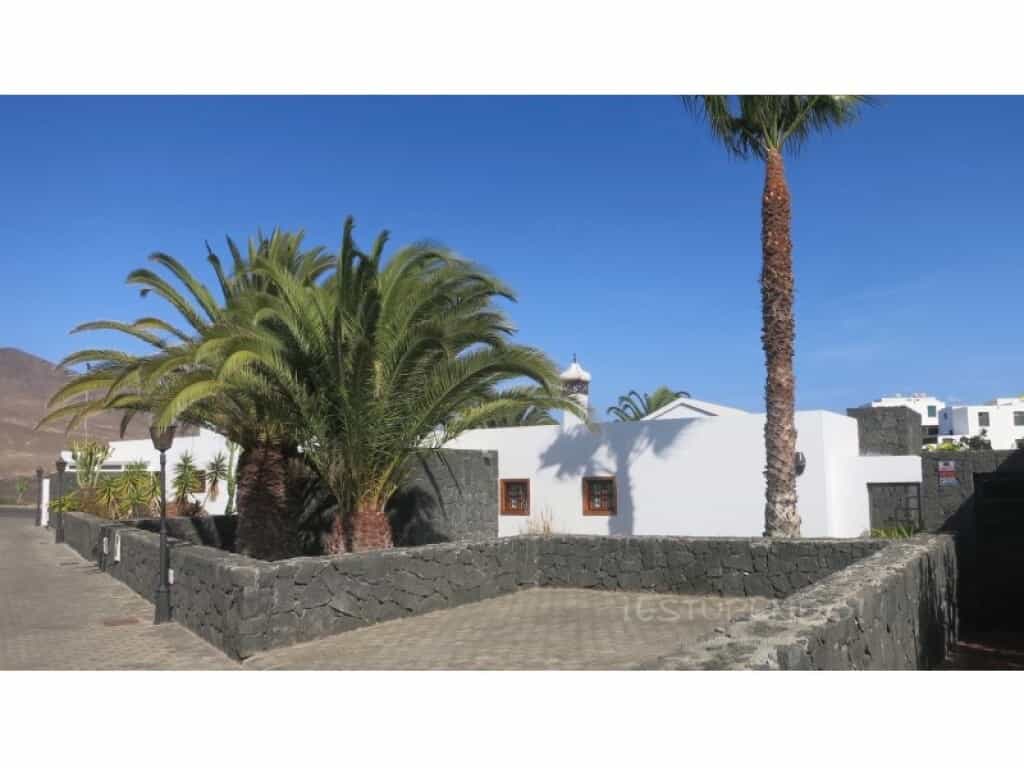 жилой дом в Playa Blanca, Canarias 11523647