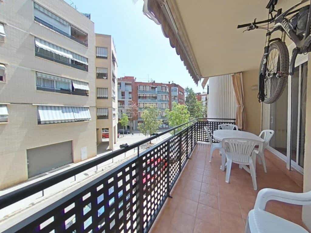 Condominium in Viladecanen, Catalonië 11523693