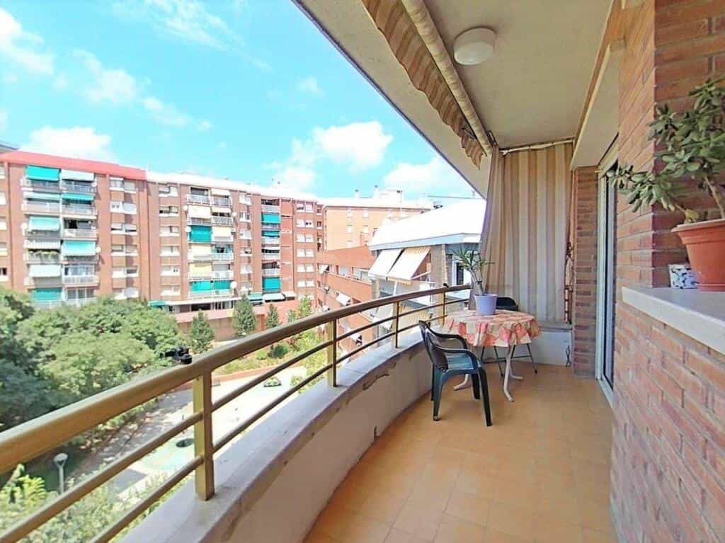 Condominium in Viladecanen, Catalonië 11523715
