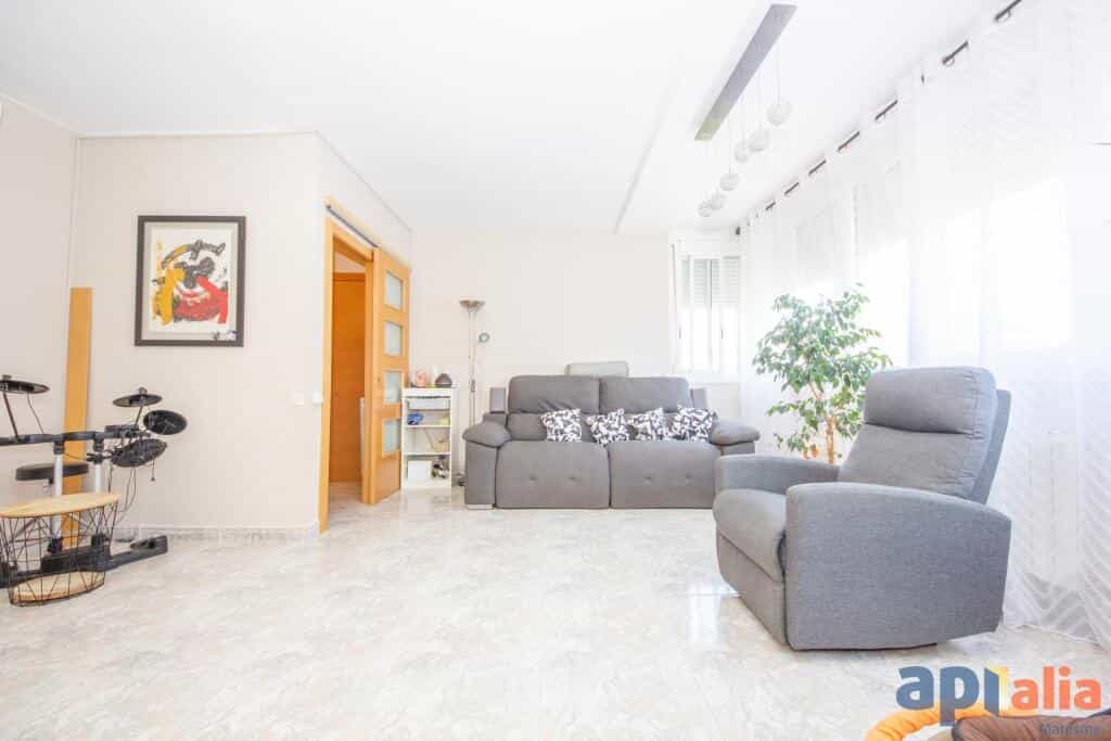 Condominium in Mataro, Catalonia 11523719