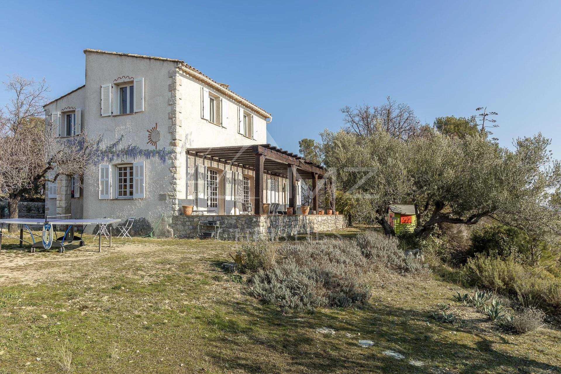 rumah dalam Tourrettes, Provence-Alpes-Côte d'Azur 11523958