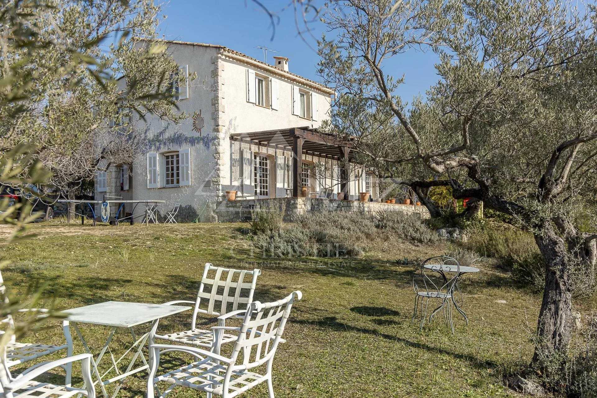 Huis in Tourrettes, Provence-Alpes-Côte d'Azur 11523958