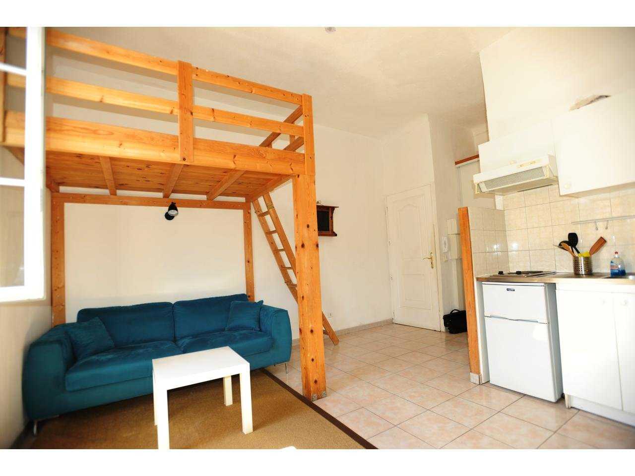 Condominium in Le Ray, Provence-Alpes-Cote d'Azur 11524002
