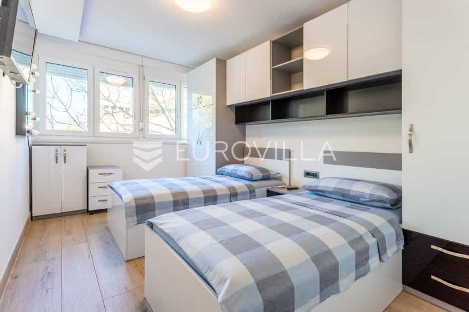 公寓 在 Split, Splitsko-dalmatinska županija 11524121