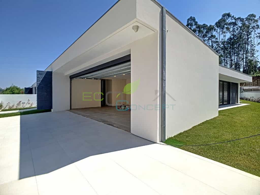 House in Rio Meão, Aveiro District 11524740