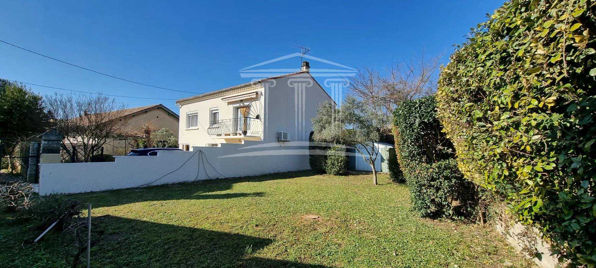 House in Sorgues, Provence-Alpes-Cote d'Azur 11524945