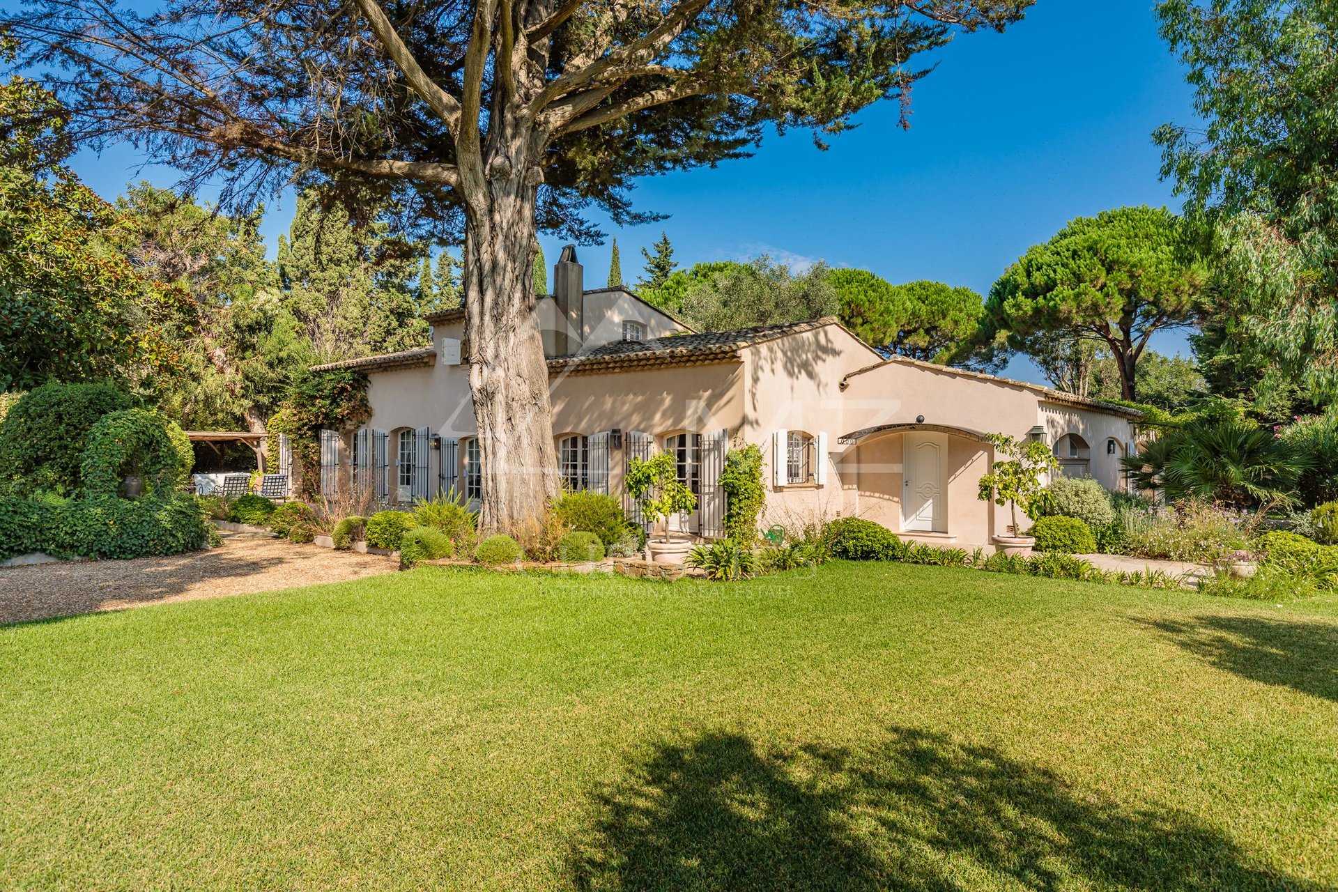 House in Saint-Tropez, Provence-Alpes-Cote d'Azur 11525299