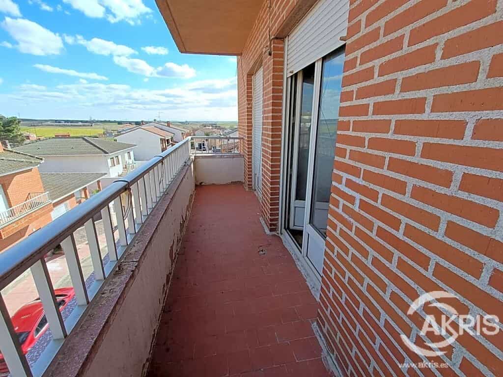 Condominium in Quismondo, Castilla-La Mancha 11525340