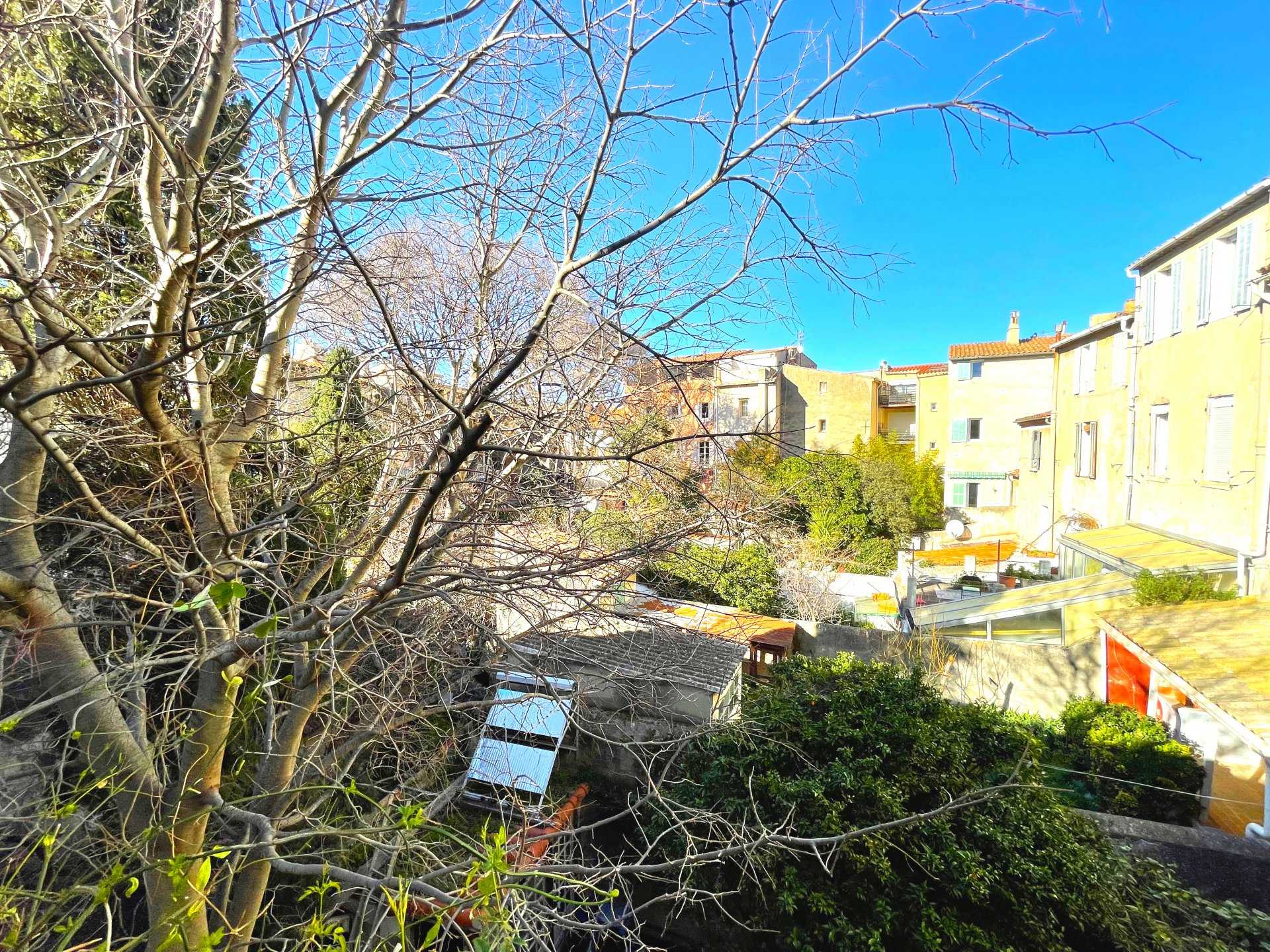 Condominium in La Ciotat, Provence-Alpes-Cote d'Azur 11525371