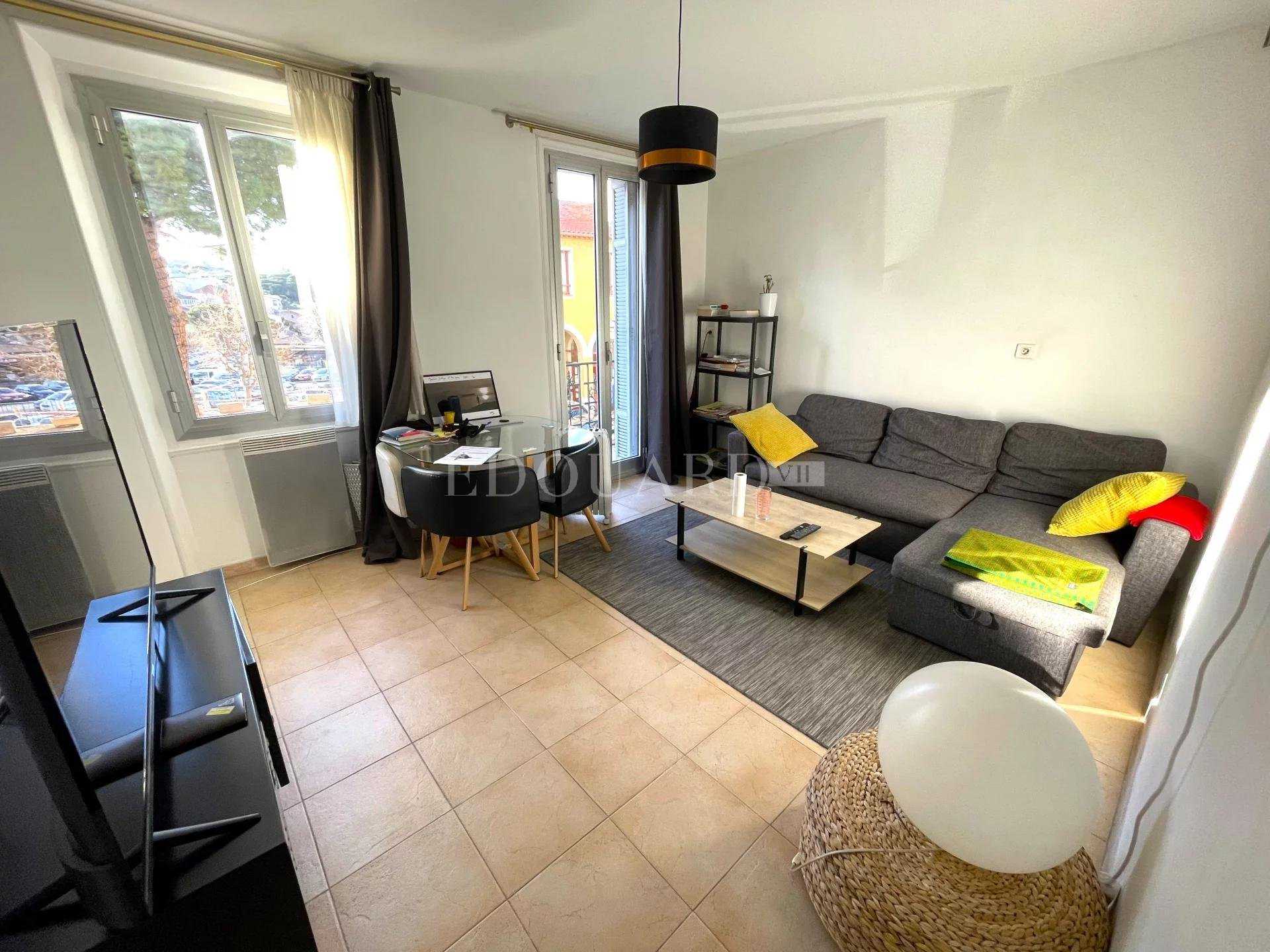 公寓 在 拉圖爾比, 普羅旺斯-阿爾卑斯-藍色海岸 11525421