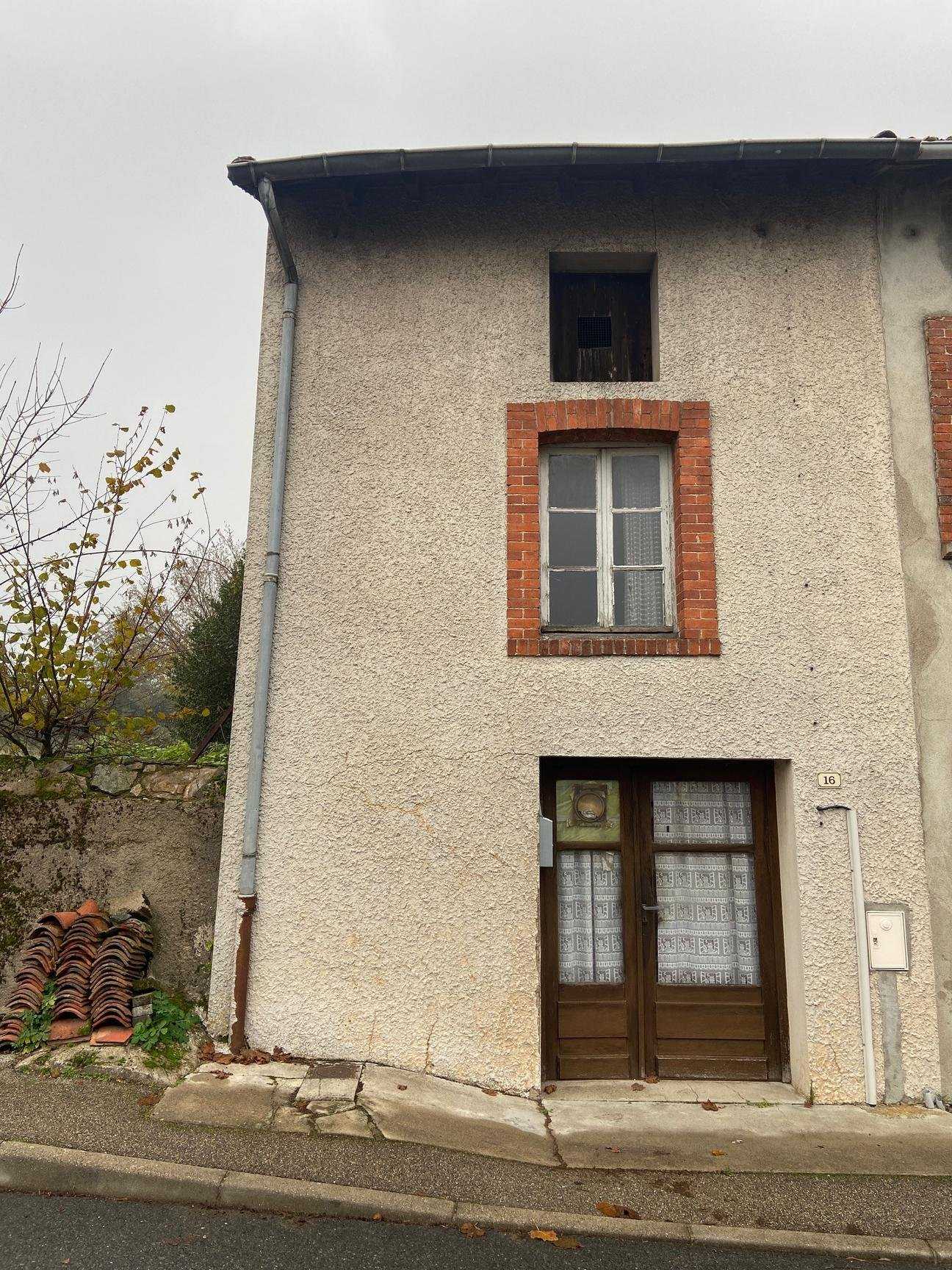 σπίτι σε Affoux, Auvergne-Rhone-Alpes 11525435