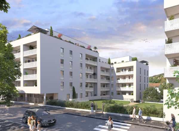 Condominium in Tarare, Auvergne-Rhone-Alpes 11525464