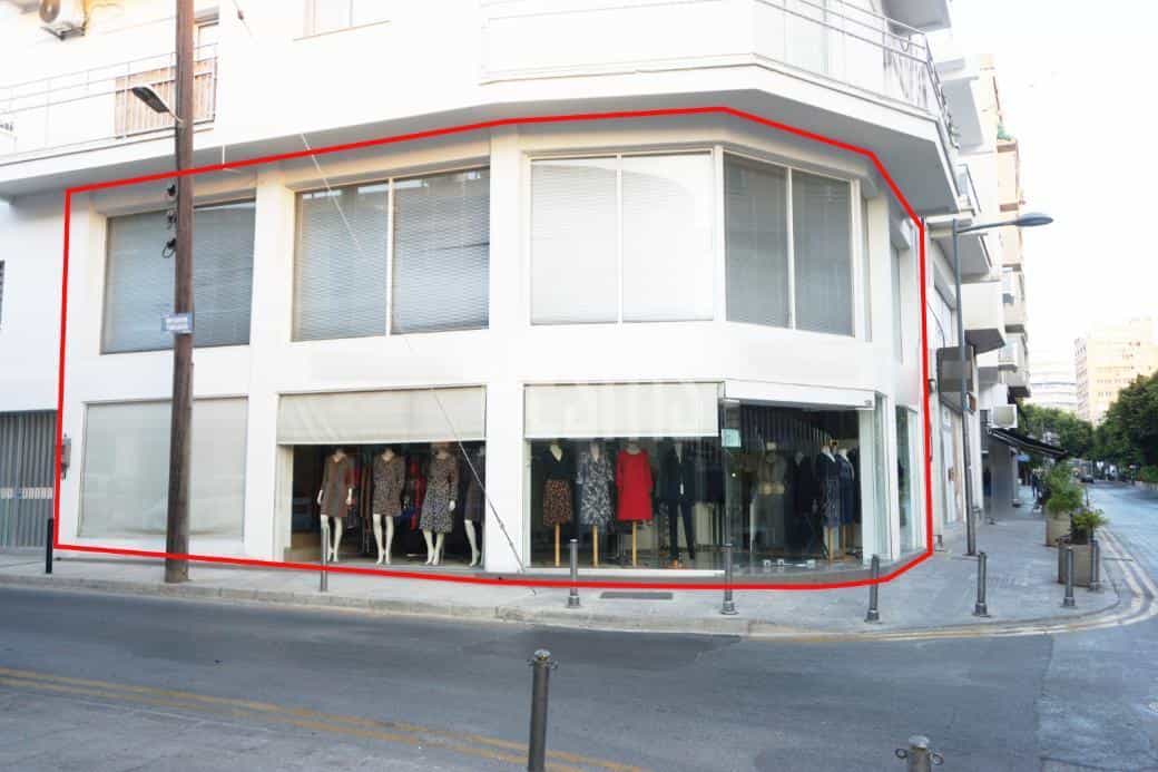 零售 在 Mouttagiaka, Limassol 11525835
