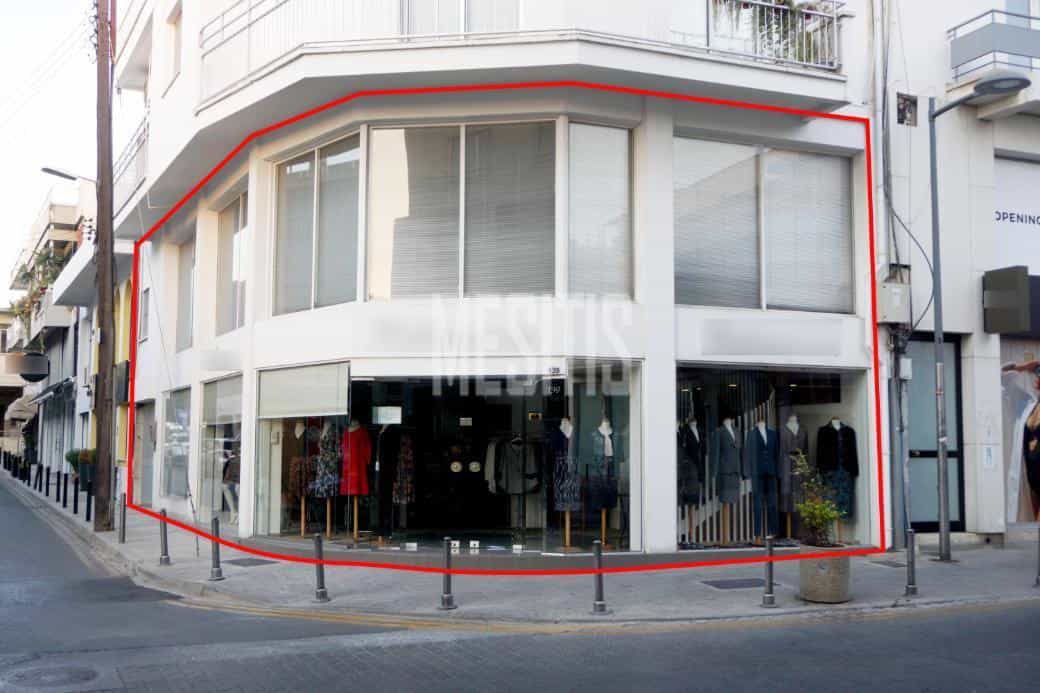 零售 在 Mouttagiaka, Limassol 11525835