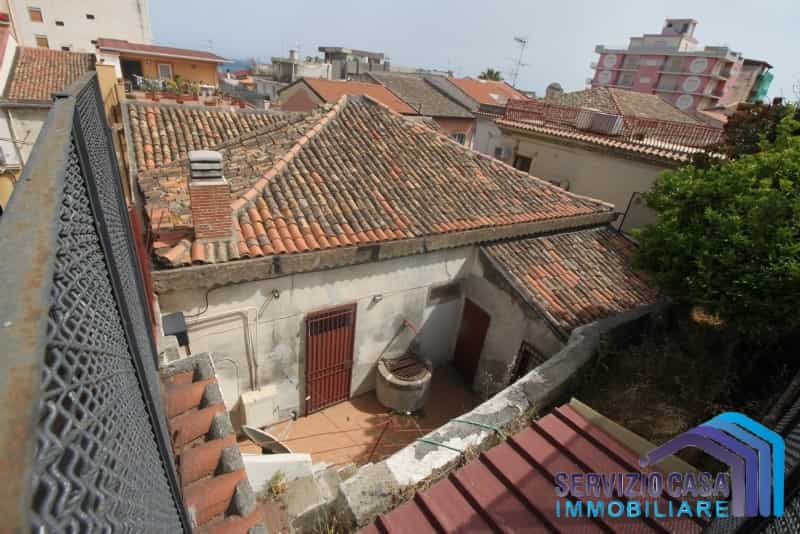 房子 在 里瓦圣特雷莎, 西西里岛 11526167